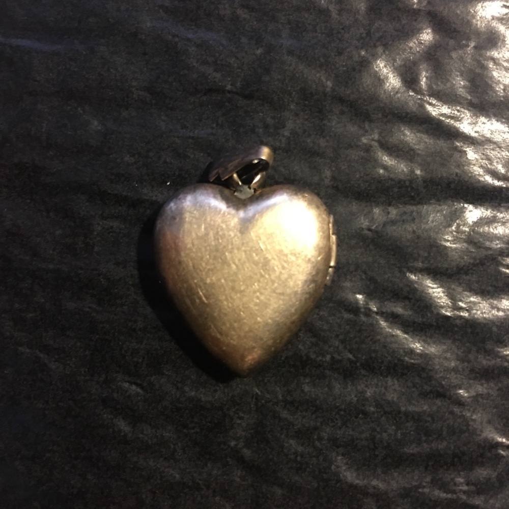 UNENGRAVED 1950s Sterling Locket - Picture 2 of 5